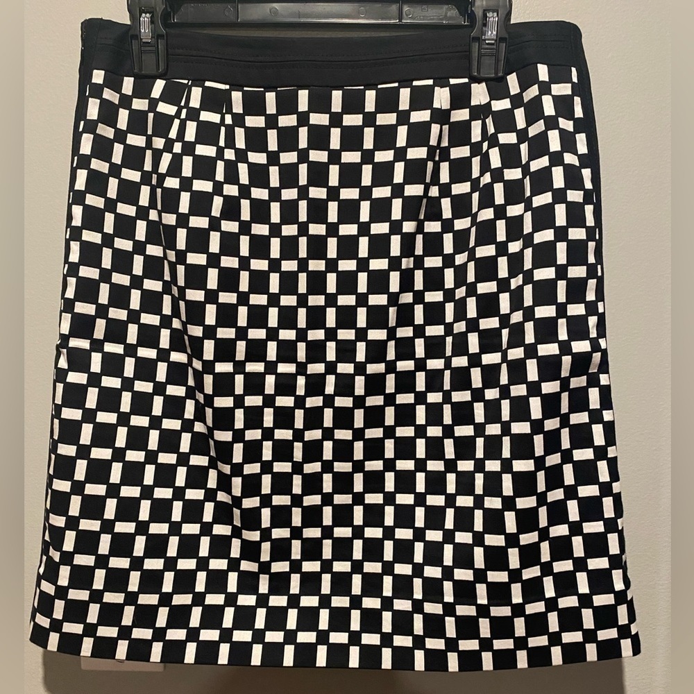 White House black market black and white checkered skirt size 8 pre owned